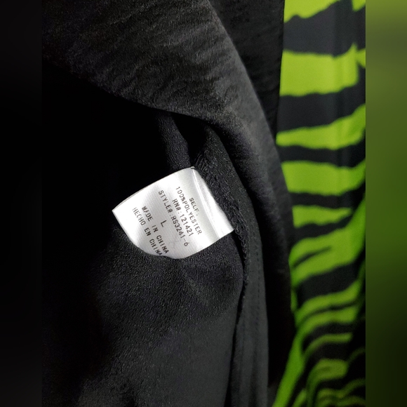 Black Tulip Skirt, Hi-Low/Asymmetrical, Size Large NWT - Picture 8 of 12